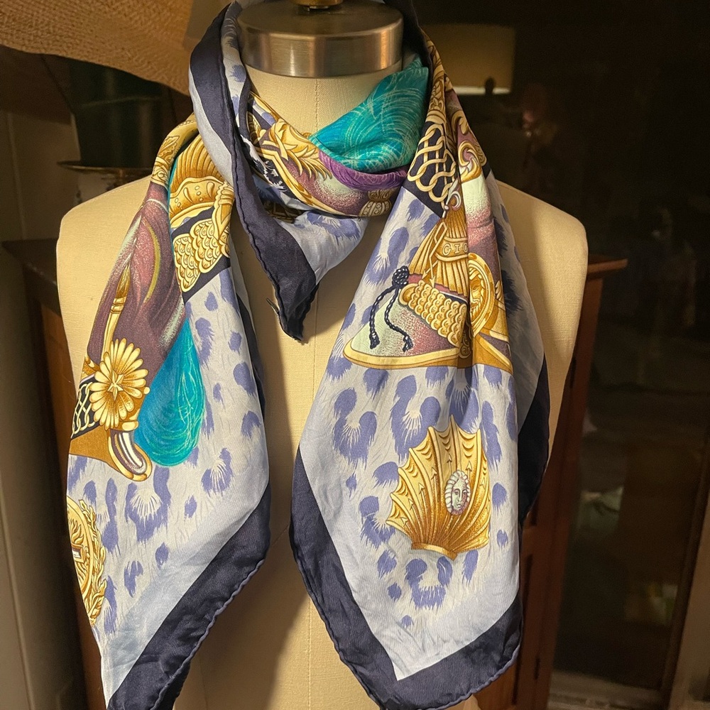 HERMES Elegant 100% Silk Scarf